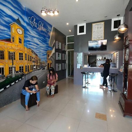 Chaphone Guesthouse Phuket Bagian luar foto