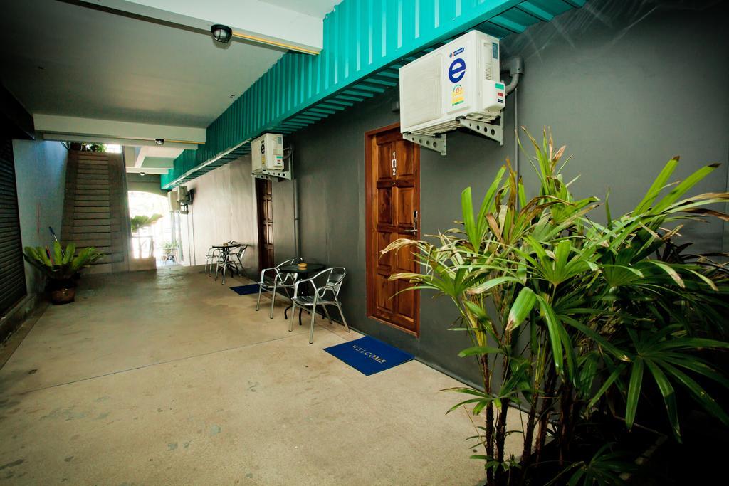 Chaphone Guesthouse Phuket Bagian luar foto