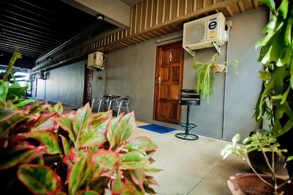 Chaphone Guesthouse Phuket Bagian luar foto