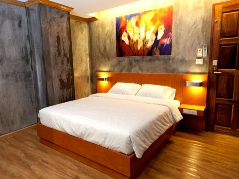 Chaphone Guesthouse Phuket Bagian luar foto