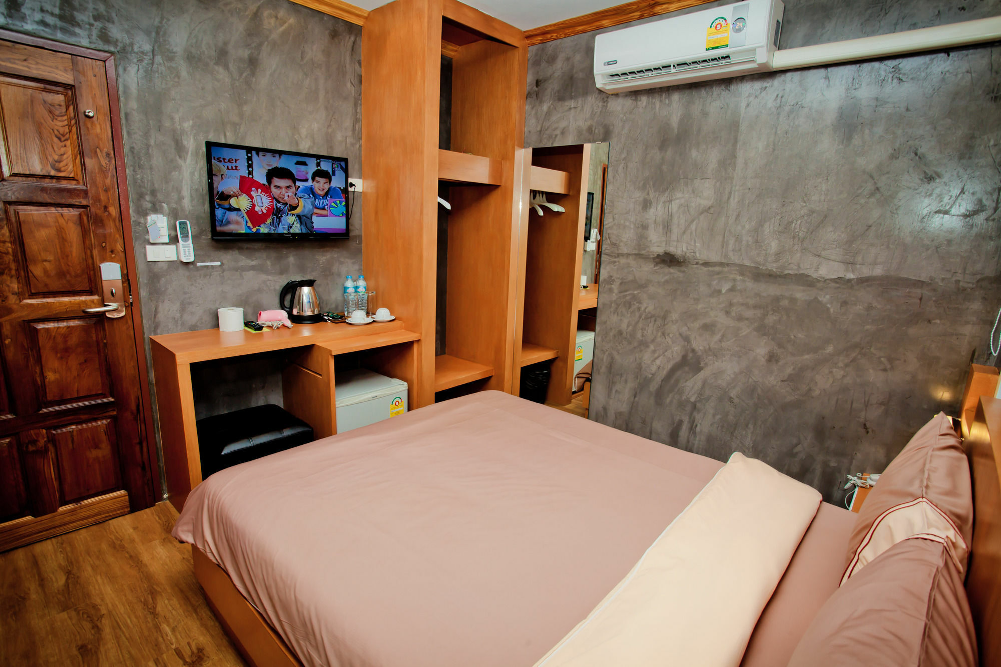 Chaphone Guesthouse Phuket Bagian luar foto
