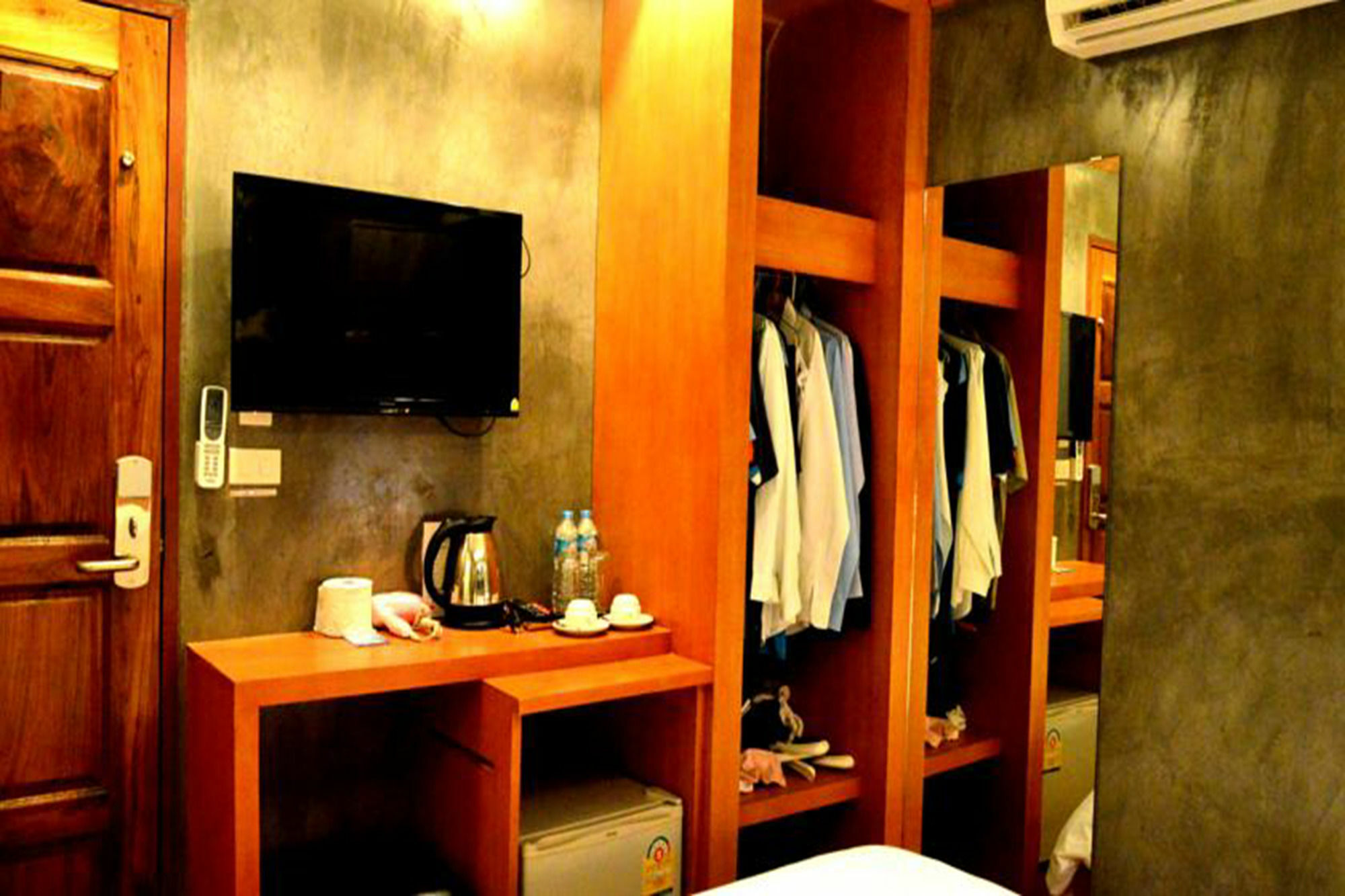 Chaphone Guesthouse Phuket Bagian luar foto