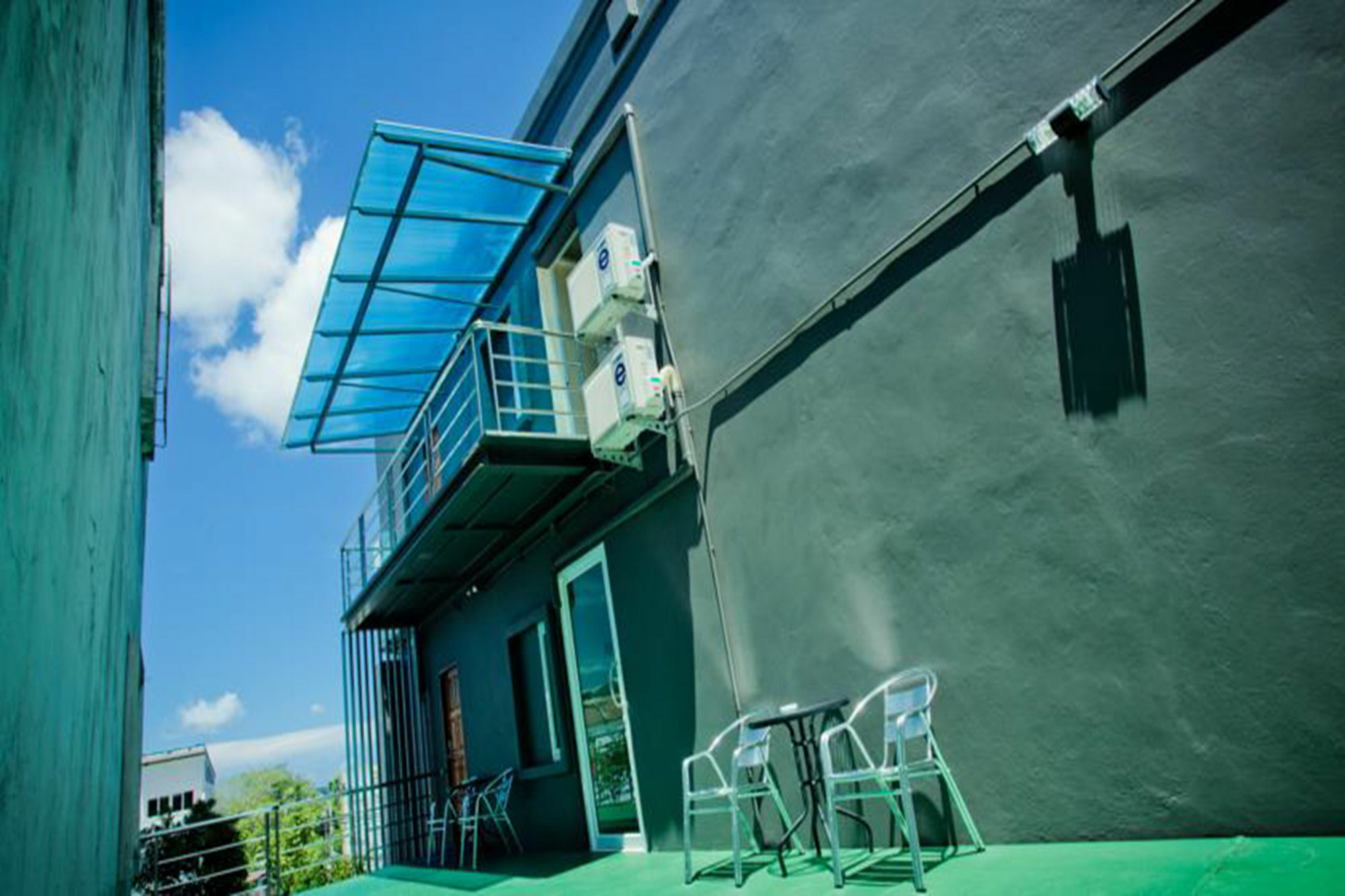 Chaphone Guesthouse Phuket Bagian luar foto