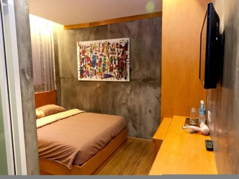 Chaphone Guesthouse Phuket Bagian luar foto